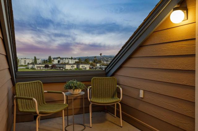 2309 Vista Del Mar, San Mateo CA: https://media.crmls.org/mediaz/e8b491a9-0f91-4760-9ef3-5a434a3c1513.jpg