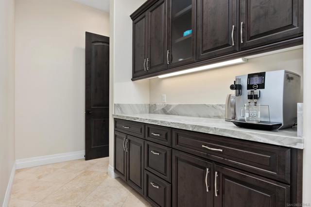 7545 Top O The Morning Way, San Diego CA: https://media.crmls.org/mediaz/e8b5a1a3-1bc4-4854-8a21-784270062ab4.jpg