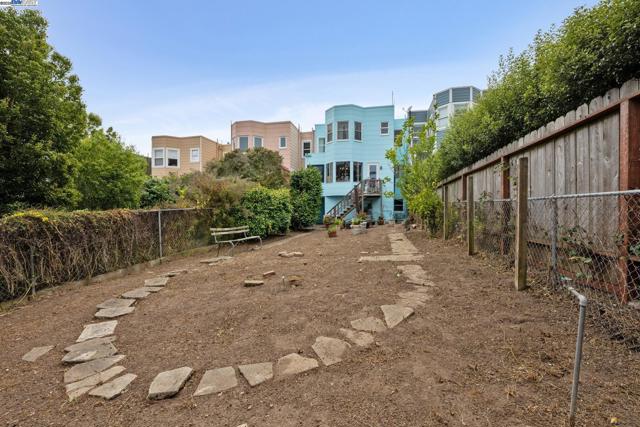 658 30Th Ave, San Francisco CA: https://media.crmls.org/mediaz/e8b62519-6255-4fdb-bdb8-9ef385411464.jpg