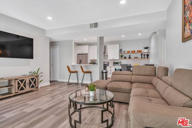 433 E Tamarack Avenue, Inglewood CA: https://media.crmls.org/mediaz/e8b64b34-3a47-49ca-b457-158b706f9309.jpg