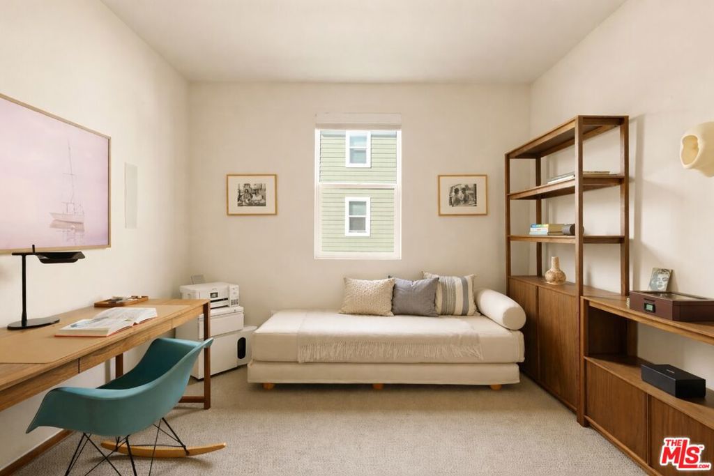 https://media.crmls.org/mediaz/e8b65e7f-4582-4ad1-9edf-2be02d843a0e.jpg?preset=X-Large