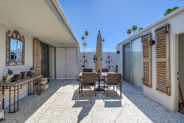 74 Lakeview Drive, Palm Springs CA: https://media.crmls.org/mediaz/e8b66152-1742-4198-8362-42b882cc52e4.jpg