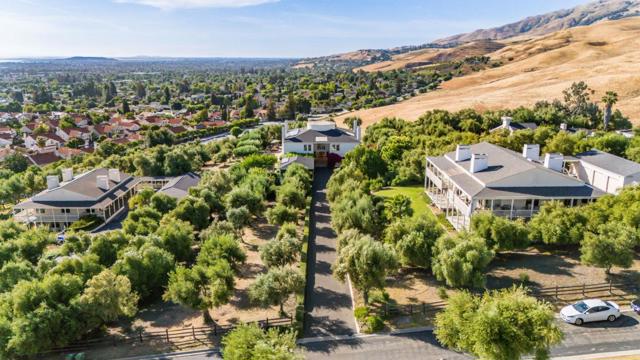 2589 Greenrock Road, Milpitas CA: https://media.crmls.org/mediaz/e8b6d20c-c917-44ed-a60c-ca5d0dcb9dbc.jpg
