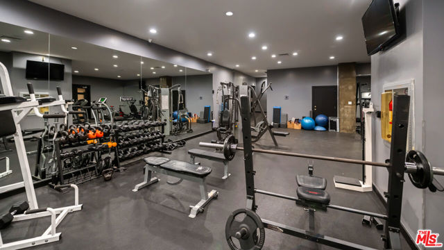 7135 Hollywood Boulevard, Los Angeles CA: https://media.crmls.org/mediaz/e8b76ee9-d5cc-47db-9244-5f4ee9caf05f.jpg