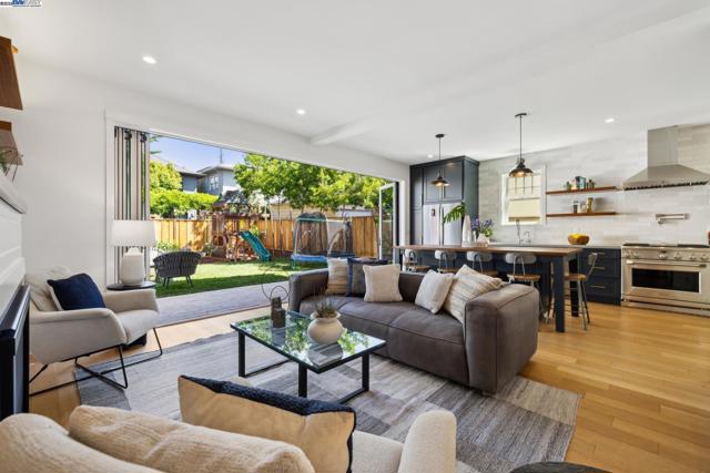 5472 KALES AVENUE, Oakland CA: https://media.crmls.org/mediaz/e8b7db90-d473-4bfc-87d3-07444c102ad1.jpg