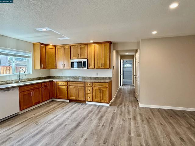 148 Lancaster Way, Vallejo CA: https://media.crmls.org/mediaz/e8b7ed30-af57-4760-b164-59c0df146e64.jpg