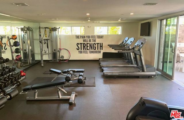 4140 Glencoe Avenue, Marina del Rey CA: https://media.crmls.org/mediaz/e8b82322-e7a7-4e96-8dec-8d63b916c6ac.jpg