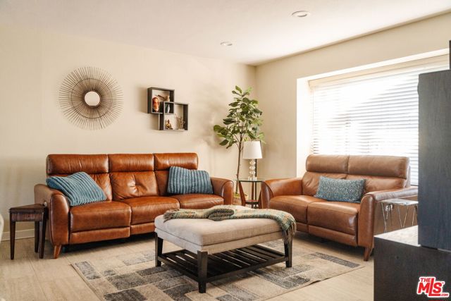 4837 Round Top Drive, Los Angeles CA: https://media.crmls.org/mediaz/e8b879d3-be55-4108-a00f-d2638b8cd9f7.jpg