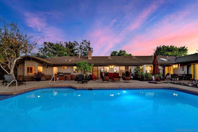17505 Corte Lomas Verde, Poway CA: https://media.crmls.org/mediaz/e8b8cddb-ef15-4414-9d48-51f0897d252d.jpg