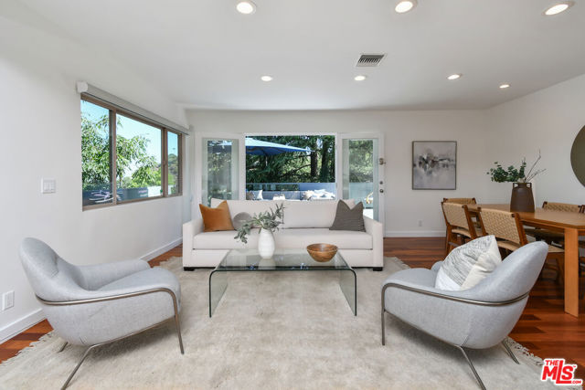 3471 Woodcliff Road, Sherman Oaks CA: https://media.crmls.org/mediaz/e8b8cefb-dfc1-4153-b5a9-277e0c7b6625.jpg