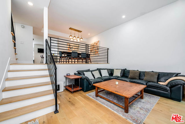 5731 Topanga Canyon Boulevard, Woodland Hills CA: https://media.crmls.org/mediaz/e8b8ffa5-3b01-4027-86eb-ca72357a95d4.jpg