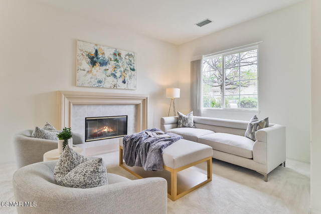 2746 Autumn Ridge Drive, Thousand Oaks CA: https://media.crmls.org/mediaz/e8b97d01-4d26-4edf-9d21-84e3125e9389.jpg