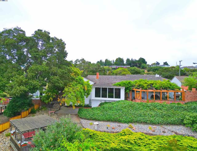 1380 E Juana Ave, San Leandro CA: https://media.crmls.org/mediaz/e8b9934b-04fd-4cdf-8f2c-70a75c38b20c.jpg