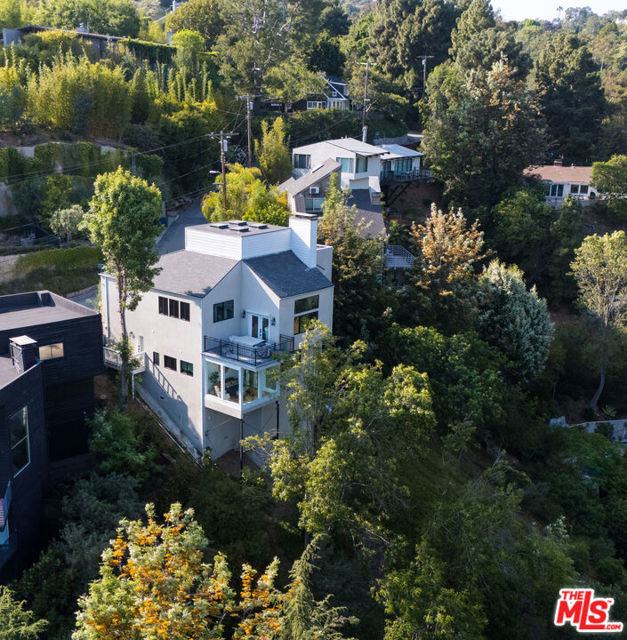 2506 Zorada Drive, Los Angeles CA: https://media.crmls.org/mediaz/e8ba1c58-bb40-418e-9d69-23f778259e9f.jpg