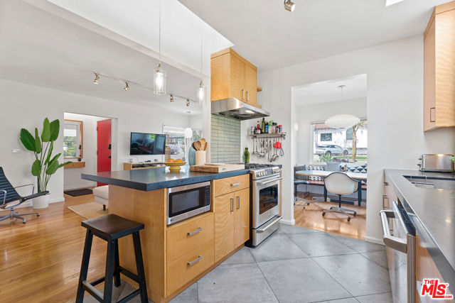 514 California Street, El Segundo CA: https://media.crmls.org/mediaz/e8ba8783-65d0-4be8-9b83-9ec6a4f91630.jpg