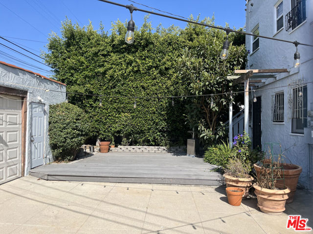 165 S Mansfield Avenue, Los Angeles CA: https://media.crmls.org/mediaz/e8baac3f-bdfa-46f7-927d-f2cc5e982e75.jpg