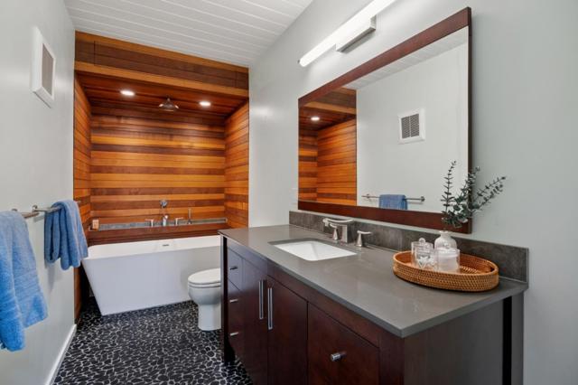 990 Avenue Alhambra, Half Moon Bay CA: https://media.crmls.org/mediaz/e8bb1357-6519-4e04-b8d9-eb84f96f827b.jpg