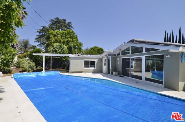 9342 Debra Avenue, North Hills CA: https://media.crmls.org/mediaz/e8bba153-462d-43ba-99eb-c134f4e02768.jpg