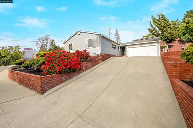 2951 Estates Ave, Pinole CA: https://media.crmls.org/mediaz/e8bbd3fc-736f-48bd-ba29-2a7e495d9ff0.jpg