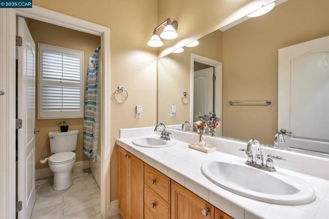 2036 Serra Ln, Hercules CA: https://media.crmls.org/mediaz/e8bc56e5-9238-451e-9518-4553b73553cc.jpg