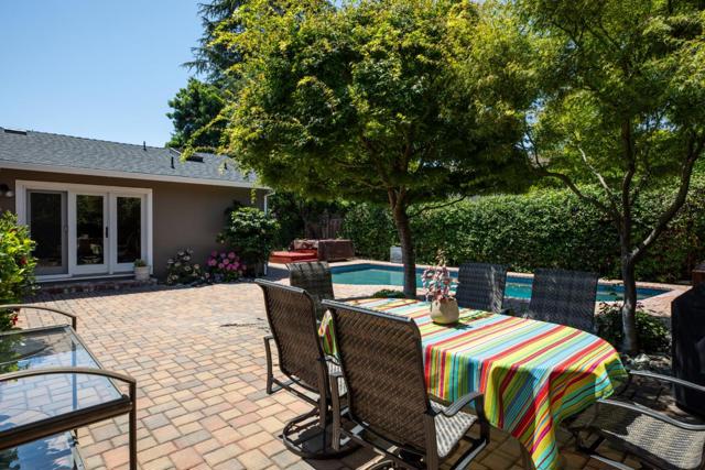2726 Saint Giles Lane, Mountain View CA: https://media.crmls.org/mediaz/e8bc878e-c6cc-4e18-9c3c-50657f532ec2.jpg