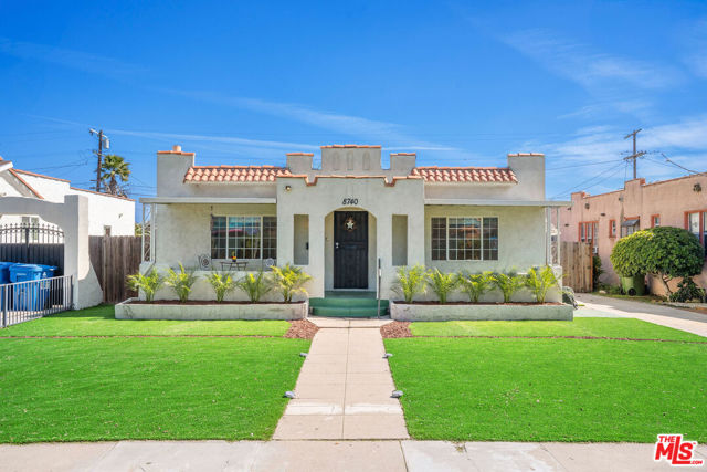 8740 La Salle Avenue, Los Angeles CA: https://media.crmls.org/mediaz/e8bccf8f-aa49-4412-a947-58cdedc8b0a2.jpg
