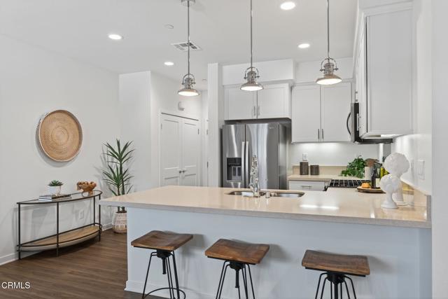 139 Farmhouse Drive, Simi Valley CA: https://media.crmls.org/mediaz/e8bcd9f7-942a-4edf-a01a-fe083e088790.jpg