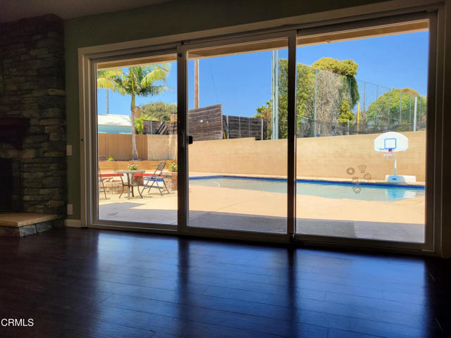 6673 Sora Street, Ventura CA: https://media.crmls.org/mediaz/e8bcfbf1-8a2b-4869-803d-9bfaddb3b05a.jpg