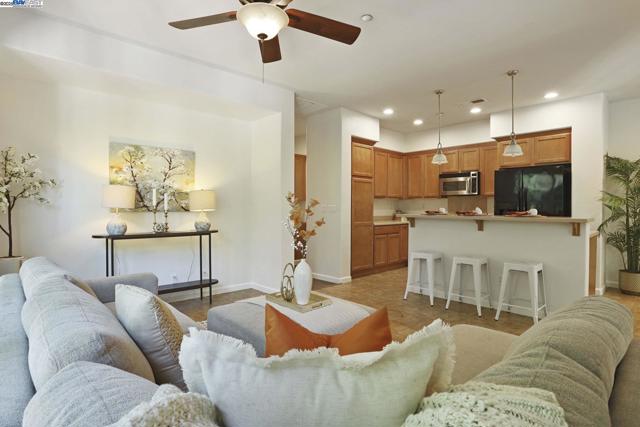 292 W Lucita Way, Mountain House CA: https://media.crmls.org/mediaz/e8bd70ab-cec5-4b34-8c18-4ea0ab43091c.jpg