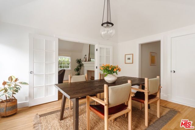 226 N Arden Boulevard, Los Angeles CA: https://media.crmls.org/mediaz/e8bdcda2-286d-4e64-a829-b4aebd465590.jpg