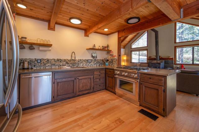 2491 El Dorado Drive, Arnold CA: https://media.crmls.org/mediaz/e8be59ca-841c-4daa-9bde-3f59035d5c6f.jpg