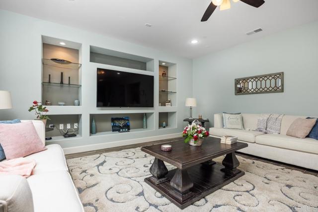 Detail Gallery Image 11 of 58 For 219 Flores Ln, Vista,  CA 92083 - 4 Beds | 2/1 Baths