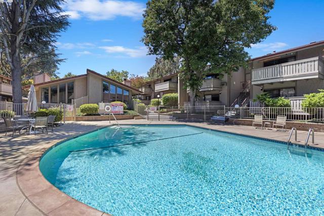 100 Kinross Drive, Walnut Creek CA: https://media.crmls.org/mediaz/e8bed162-3a80-483c-8c36-8e6685424b5c.jpg
