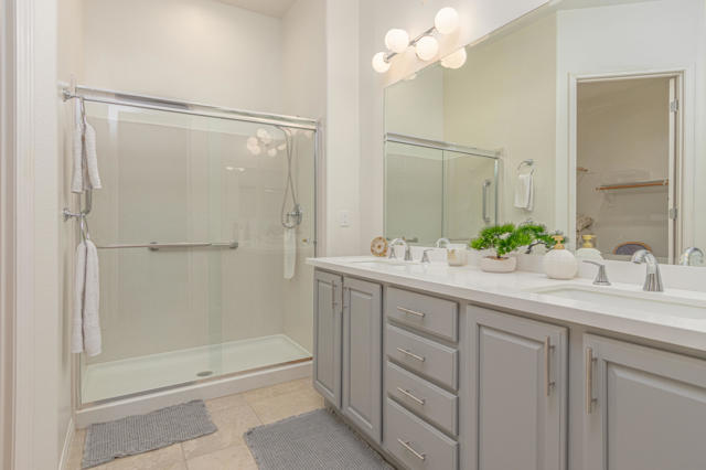 81907 Avenida Bahia, Indio CA: https://media.crmls.org/mediaz/e8bf08af-596c-4a40-b7e9-9686cd6b2ad2.jpg