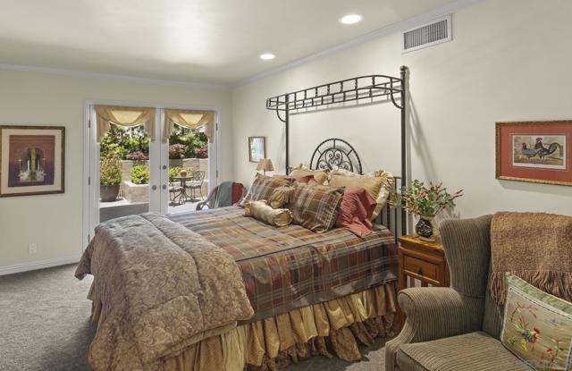 7207 Fairway Rd, La Jolla CA: https://media.crmls.org/mediaz/e8bff1d5-fd6b-4ed5-ae32-03d456541ef7.jpg