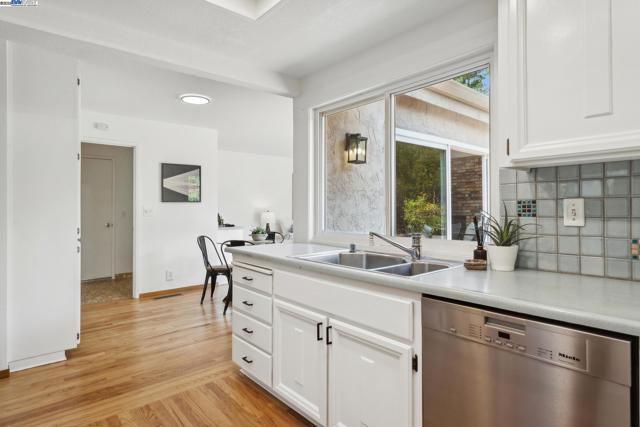 643 Contada Cir, Danville CA: https://media.crmls.org/mediaz/e8c01fe8-91f2-4ba4-ae48-b4dcbcf2df1d.jpg