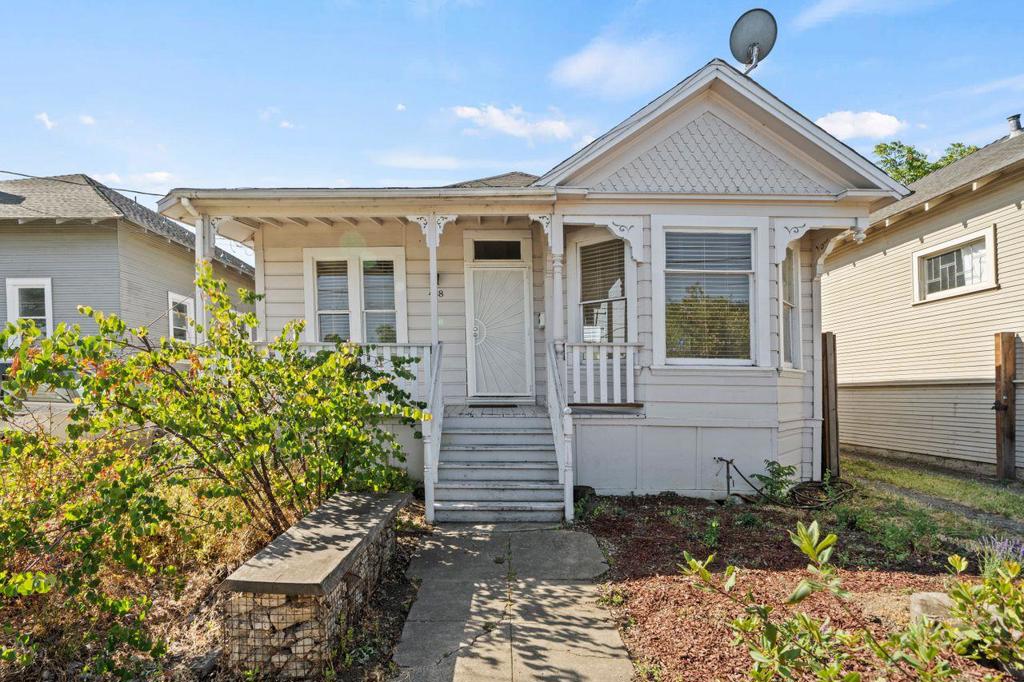 488 E Saint John