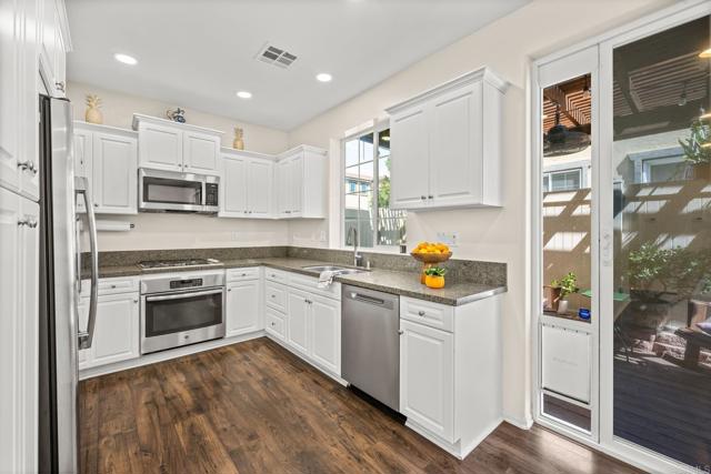 Detail Gallery Image 7 of 27 For 516 Moonlight Dr, San Marcos,  CA 92069 - 3 Beds | 2/1 Baths