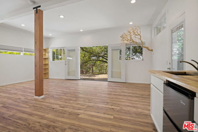 1212 Fernwood Pacific Drive, Topanga CA: https://media.crmls.org/mediaz/e8c13418-af88-4335-b278-9c63004336d3.jpg