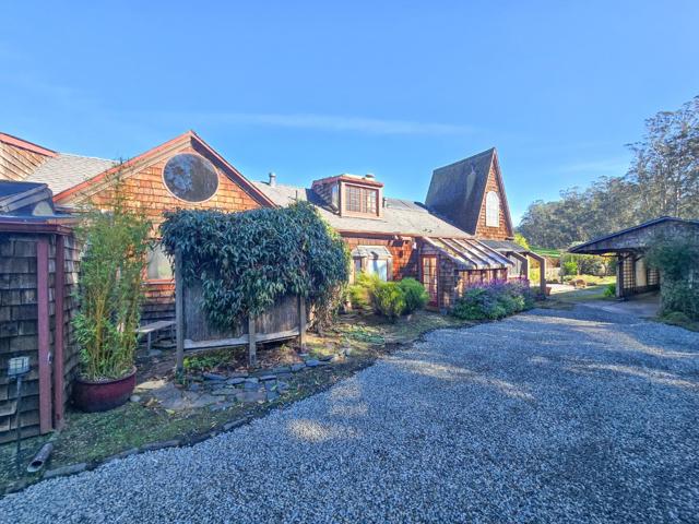 1009 Miramontes Street, Half Moon Bay CA: https://media.crmls.org/mediaz/e8c26e97-1a05-402e-96ef-8b34557b8020.jpg