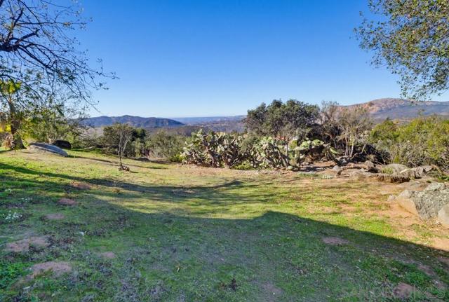 602 Starbright Ln, Alpine CA: https://media.crmls.org/mediaz/e8c2cf38-3e9e-4ea8-b954-969663142a4b.jpg