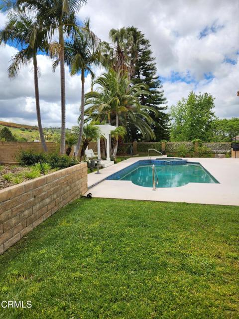 13644 Deering Lane, Moorpark CA: https://media.crmls.org/mediaz/e8c3c84b-6b6b-4f9f-aa87-d88c174d46bf.jpg