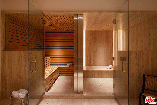 1305 Collingwood Place, Los Angeles CA: https://media.crmls.org/mediaz/e8c40f97-4950-4e46-b64c-25fe560efc9b.jpg