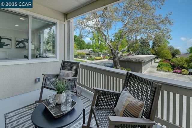 1459 Rockledge Ln, Walnut Creek CA: https://media.crmls.org/mediaz/e8c44dbd-8105-4586-9cbc-5c83285567fd.jpg