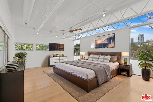 2153 Linnington Avenue, Los Angeles CA: https://media.crmls.org/mediaz/e8c47e7d-bcf6-43d5-aeef-2f9d992ec6b1.jpg