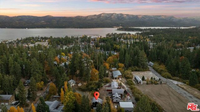 993 Cameron Drive, Big Bear CA: https://media.crmls.org/mediaz/e8c49062-9d3a-48ac-9f18-fa5ac6249d47.jpg