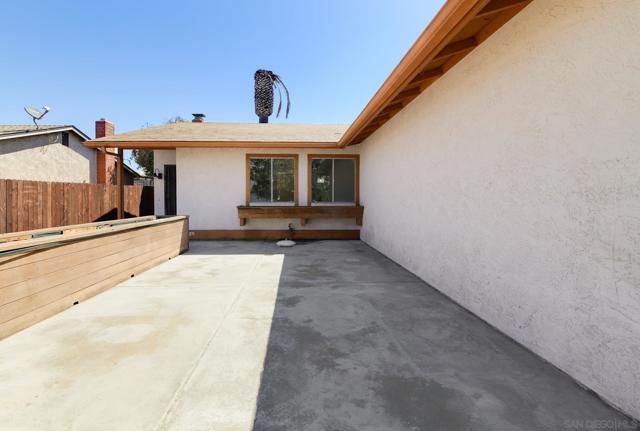 531 Bluffview Rd, Spring Valley CA: https://media.crmls.org/mediaz/e8c4dd87-962b-4e89-b7ee-6488f948ae97.jpg