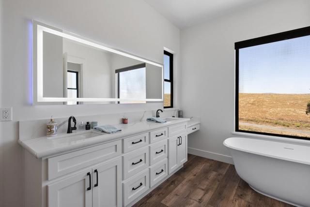 3000 Coppa Court, Hollister CA: https://media.crmls.org/mediaz/e8c57cf0-bb89-46dc-8376-b3ffa3d43402.jpg