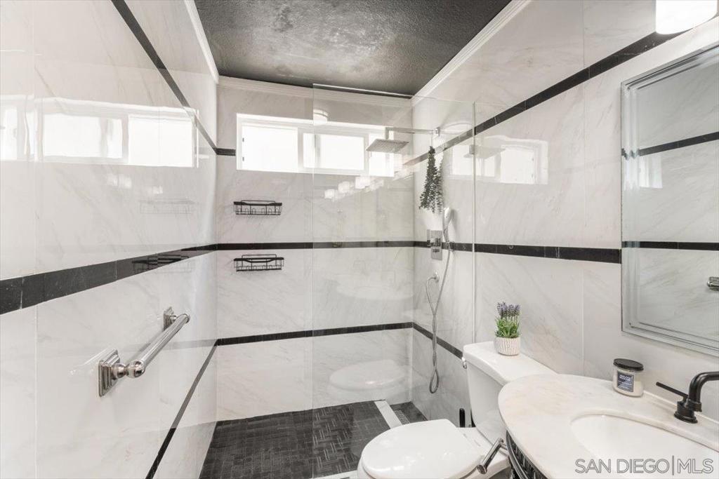 https://media.crmls.org/mediaz/e8c5c277-596d-400a-b173-3bd1b315306c.jpg?preset=X-Large