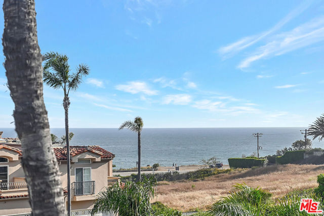 6442 Lunita Road, Malibu CA: https://media.crmls.org/mediaz/e8c5ef54-459f-4613-86a3-6da7923b320d.jpg